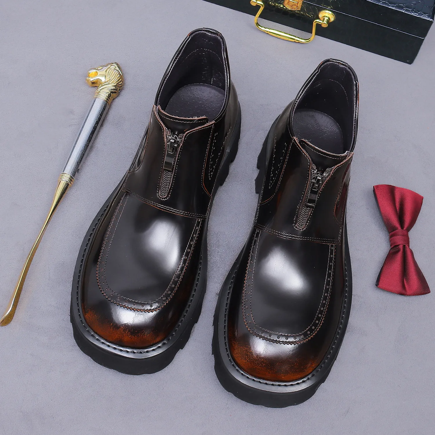 Stivali Martin da Uomo in Pelle Brogue con Cerniera Anteriore Scarpe con Suola Platform Stile Vintage Britannico Finitura Strofinata Punta Arrotondata