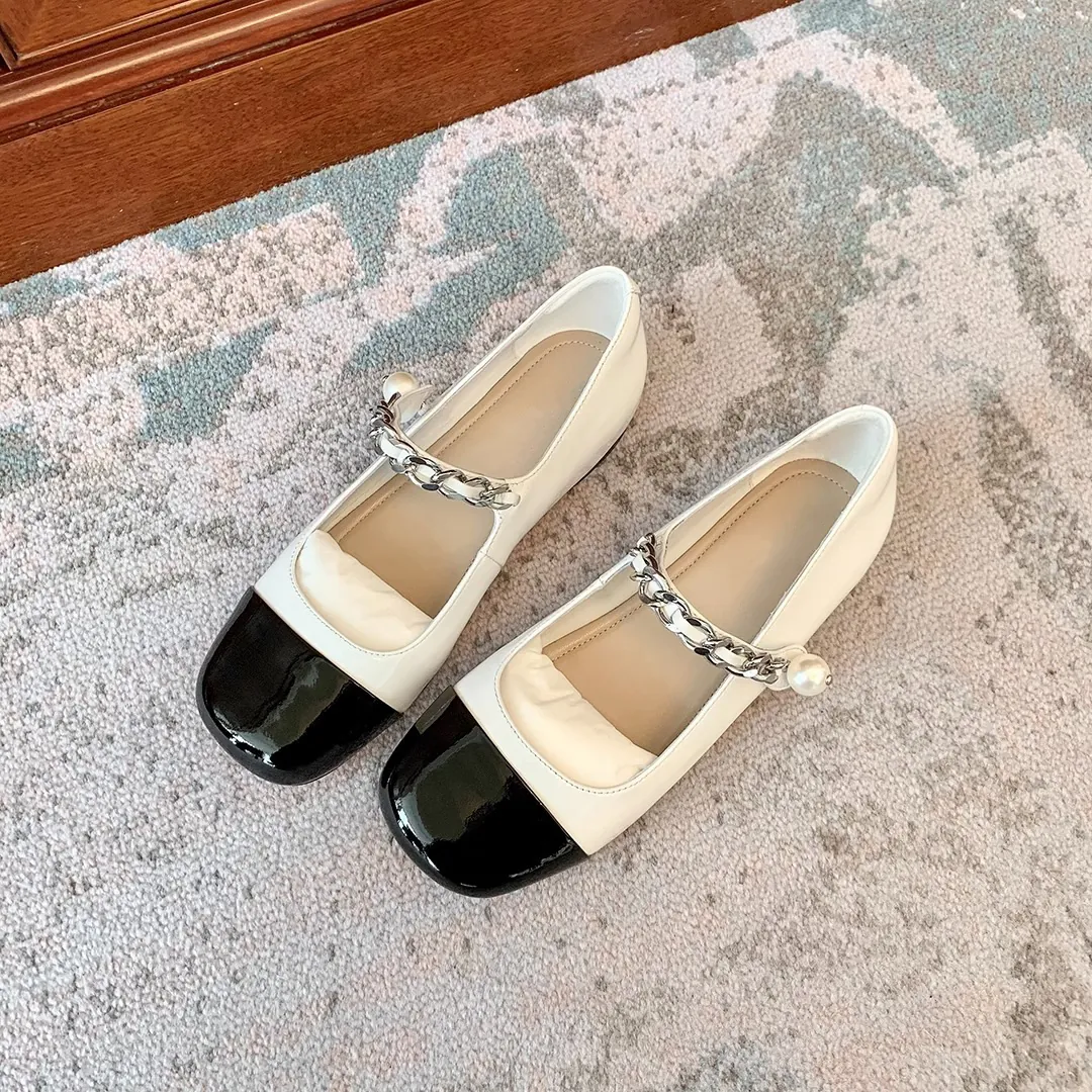 Women Mary Jane Flat Shoes Contrast Patent Leather Toe Cap Pearl Metal Chain Decor Microfiber Glitter Fashion Party Shoes