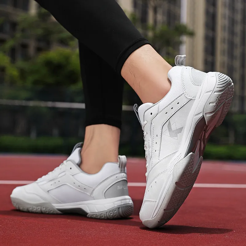 2025 Leichte Professionelle Badminton-Schuhe Atmungsaktive Mesh Kunstleder Rutschfeste Sneakers Für Herren Damen Hallensport-Training-Schuhe