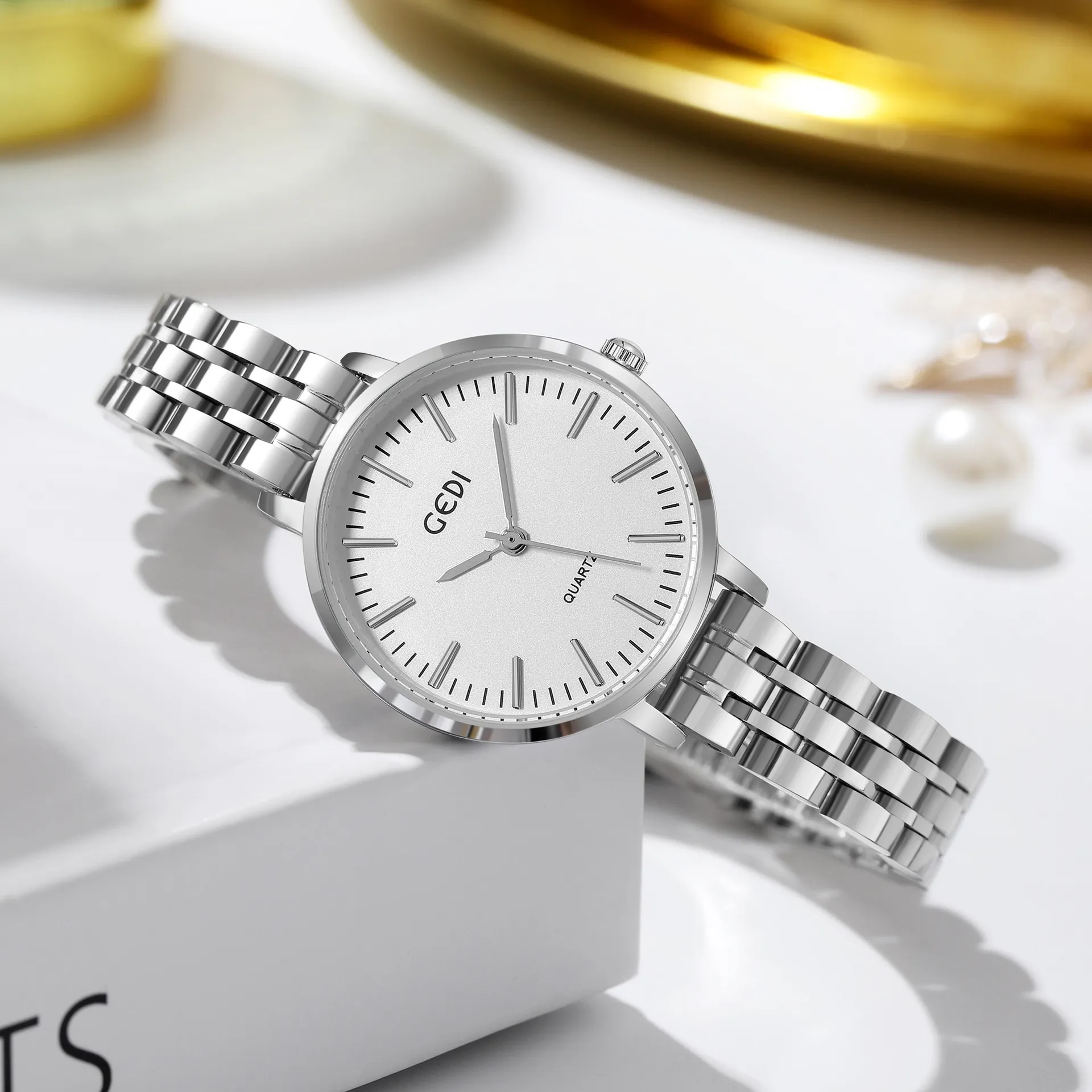Montre À Quartz Pour Femmes Minimaliste Ultra Mince Imperméable Bracelet En Acier Allié Cadran Rond Élégante Mode