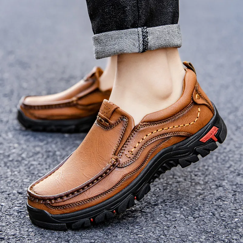 Men's Outdoor Casual Shoes Microfiber Leather Slip-On Loafers Wear-Resistant Non-Slip Rubber Sole Hand-Stitched Leisure Footwear