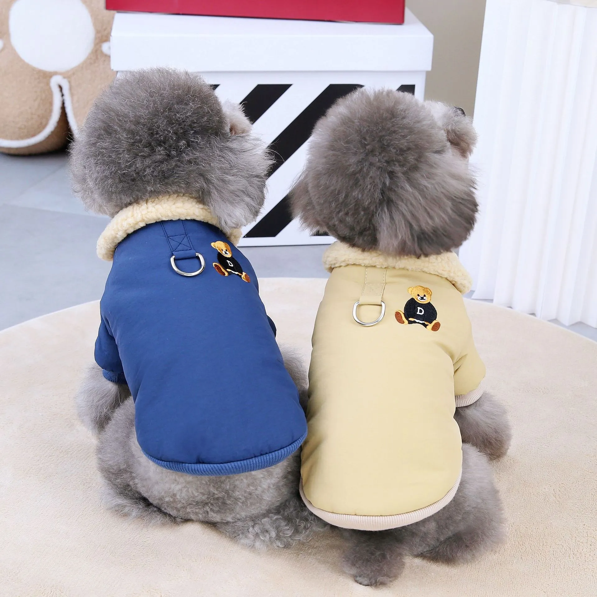 Haustier Winterjacke Baumwolle Fleece Gefütterter Hundemantel Bärenstickerei Lammwollkragen Leinen D-Ring Warme Kleidung
