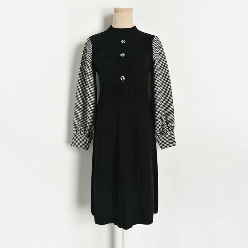 Elegant Women's Knit Midi Dress With Houndstooth Patchwork Sleeves And Decorative Buttons Slim Fit Long Sleeve Autumn Ribbed Dress