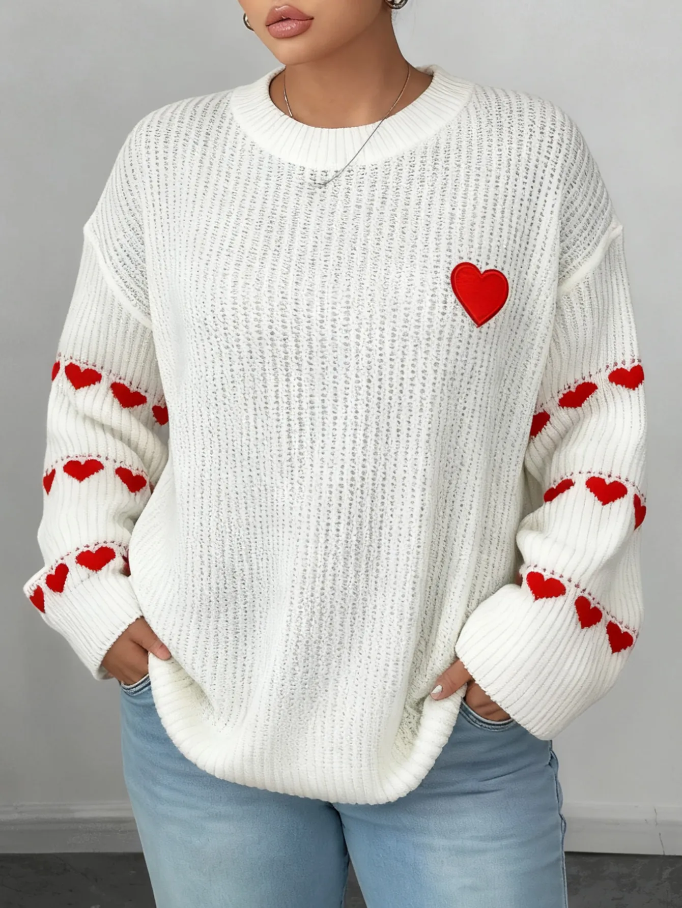 Maglione da Donna Taglie Forti in Maglia di Acrilico con Patchwork di Cuori a Contrasto e Ricamo Maglione Casual Bianco a Maniche Lunghe