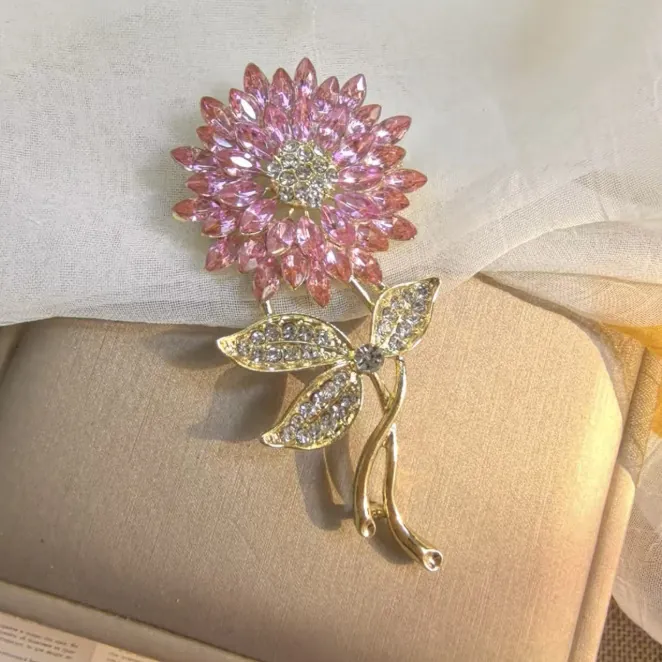 Elegant Alloy Wreath Brooch With Faux Artificial Pearls And Rhinestones Gold Plated Flower Pin For Suits Wedding Banquet Women Jewelry