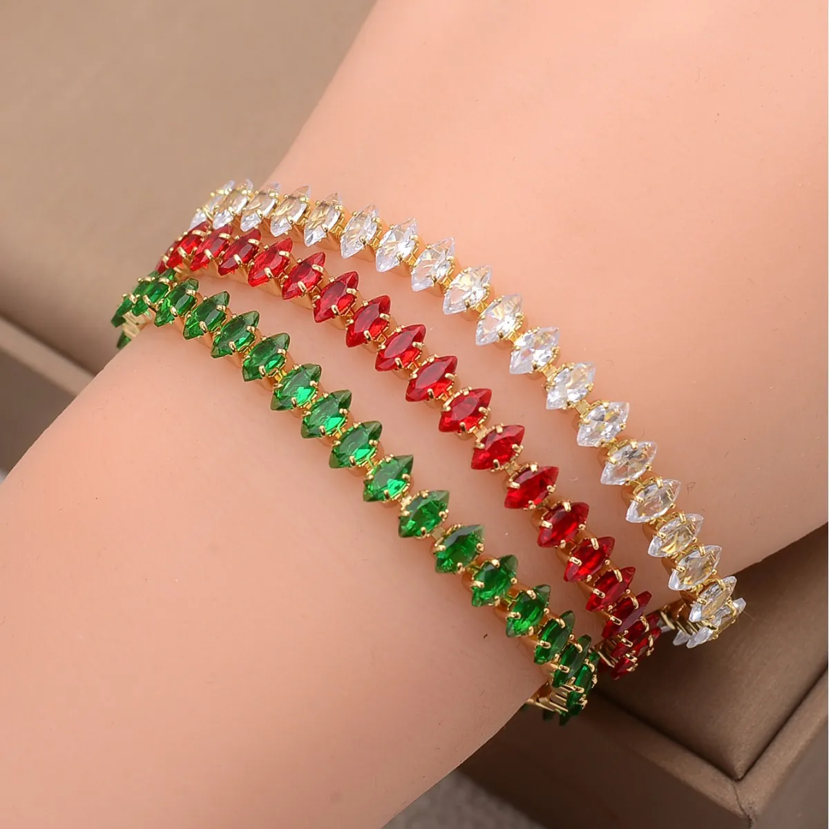 Elegante Bracciale in Rame Con Zirconia Taglio Marquise Placcato Oro Chiusura Bolo Regolabile Bracciale Tennis in Cristallo per Donna Gioielli