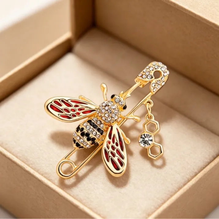Elegant Leaf Shaped Brooch Pin For Women Alloy Gold Plated Rhinestone Inlaid Leaf Brooch For Suit Jacket Wedding Party Jewelry