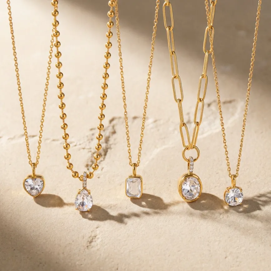 Collana con Pendente in Zirconia in Acciaio Inossidabile Placcato Oro 18K per Donna Choker Minimalista Geometrico a Cuore Tondo Quadrato Gioielli Regalo