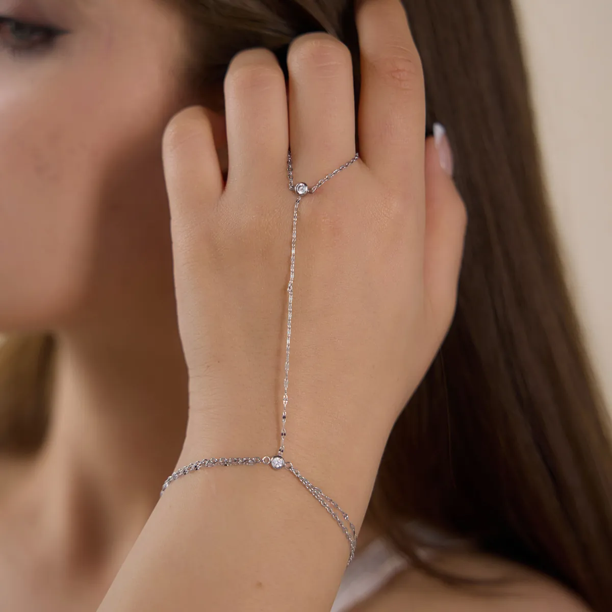 Bracciale a Catena in Acciaio Inossidabile per Donna Minimalista con Strass Anello Collegato Bracciale Design di Nicchia Occidentale
