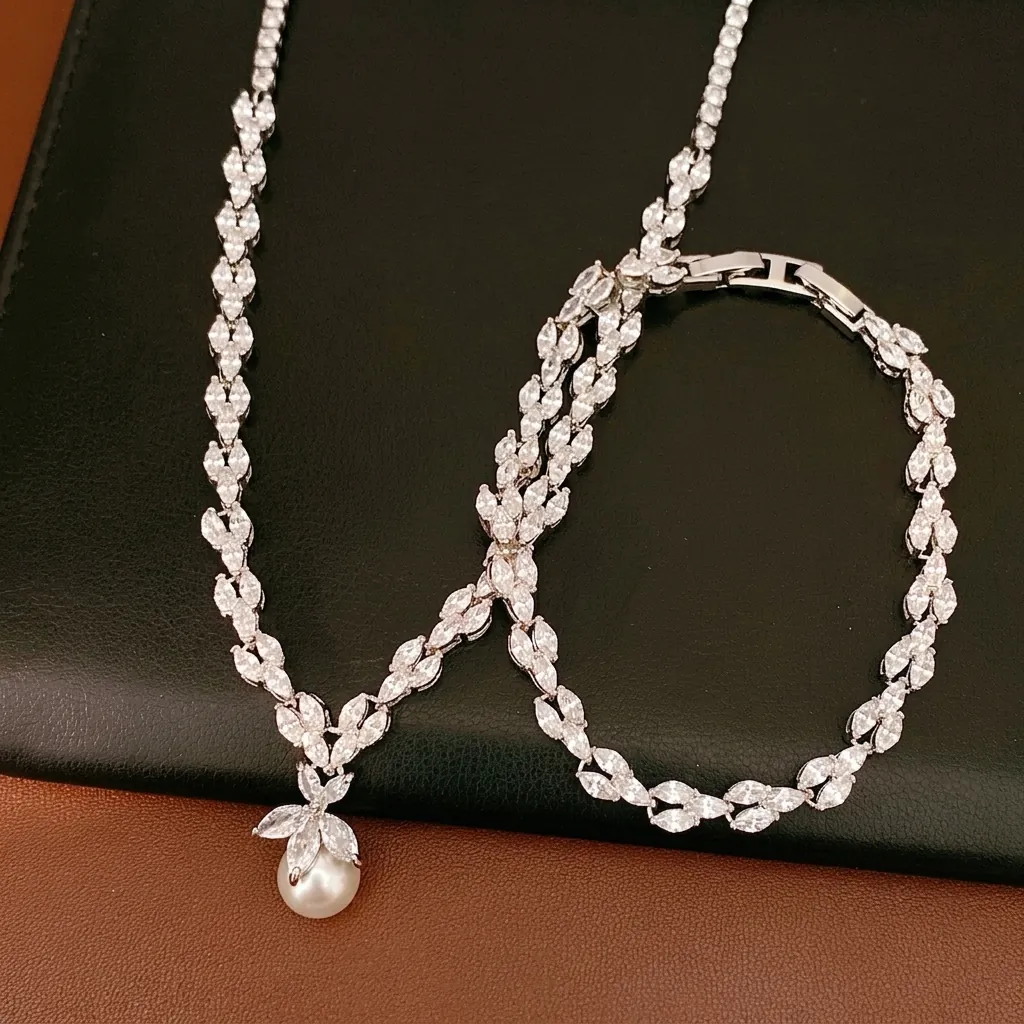 Parure de Bijoux Collier et Bracelet en Zirconia Marquise Luxe Léger Cuivre Plaqué Argent Pendentif Perle Artificielle pour Femmes