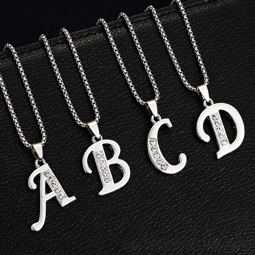 Collier Pendentif Lettre Initiale en Strass Unisexe en Acier Titane Collier Alphabet Bijoux Hip Hop pour Accessoire de Fête