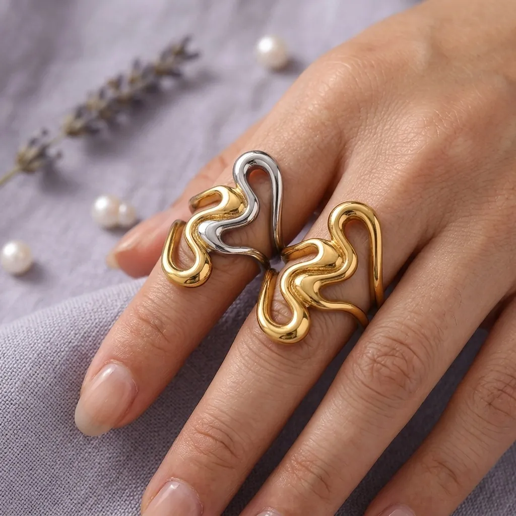 Bague Creuse Vague Design Fluide Abstrait Acier Inoxydable 304 Plaqué Or Sous Vide Bijoux Mode Hypoallergéniques Unisexe