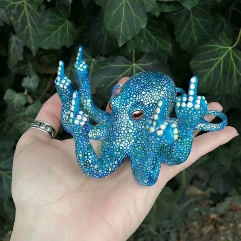 Funny Octopus Resin Ornament With Middle Finger Gesture Glow In The Dark Spotted Octopus Figurine Home Garden Desktop Decoration