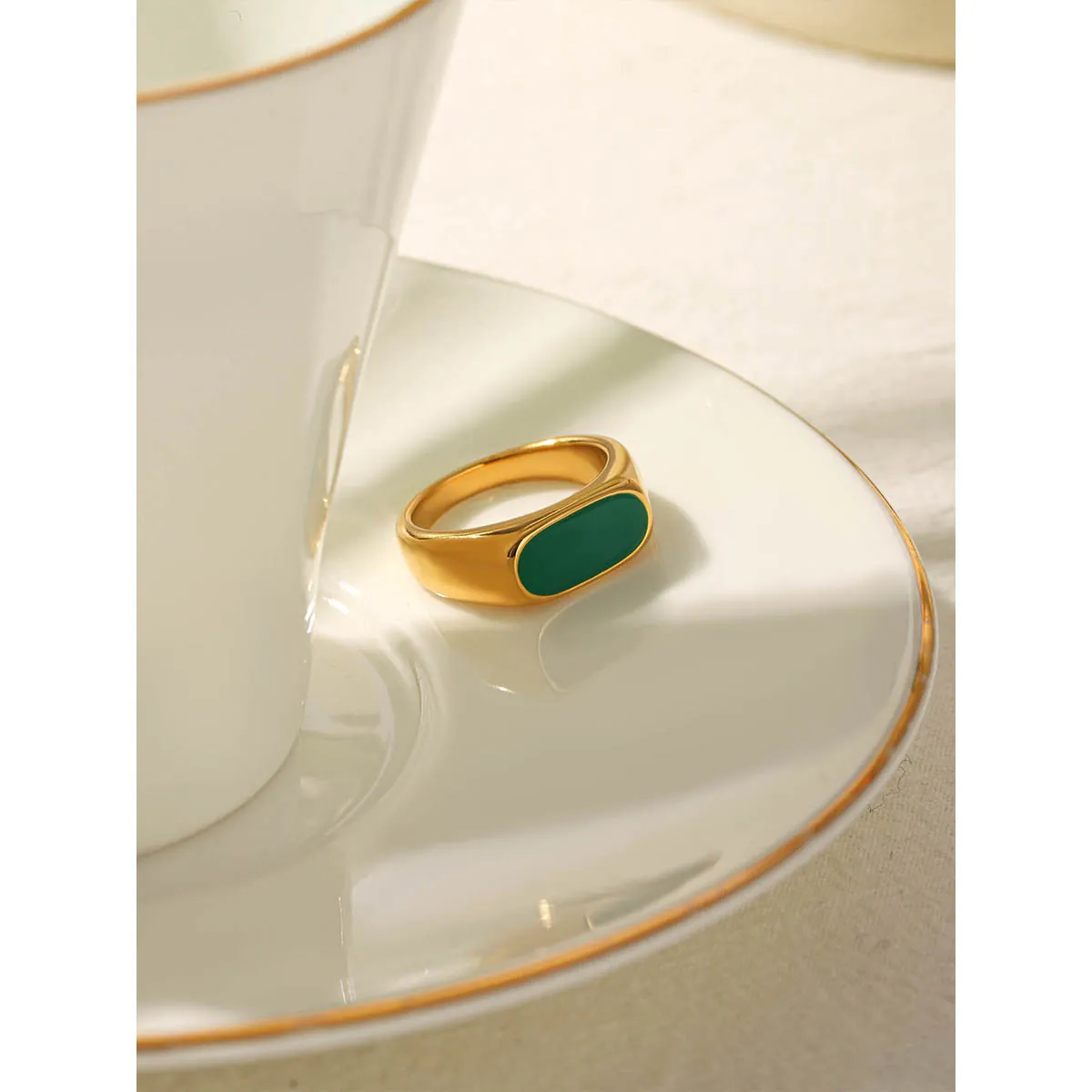 French Vintage Green Enamel Signet Ring For Women 18K Gold Plated Stainless Steel Oval Drip Oil Ring Jewelry Party Gift