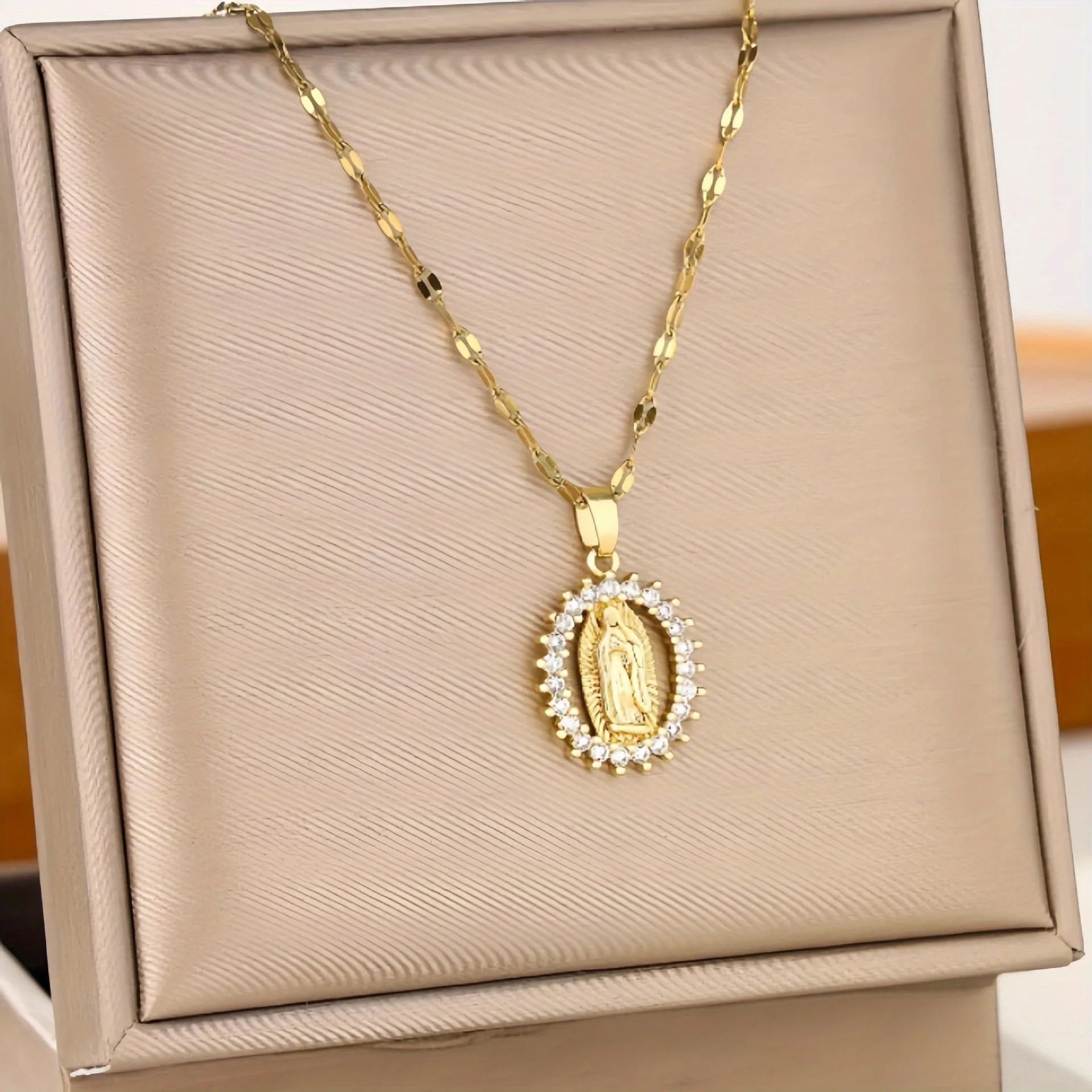 18K Gold Plated Virgin Mary Relief Pendant Necklace For Women Copper Zirconia Inlaid Oval Religious Daily Choker Fashion Jewelry