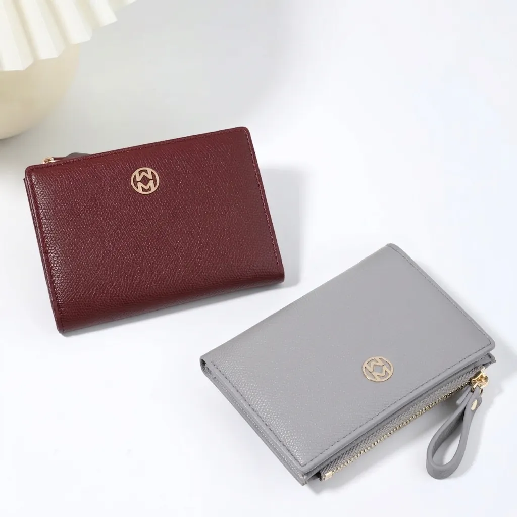 Women's Minimalist PU Leather Bifold Short Wallet Litchi Grain Zip Coin Pocket Golden Metal Logo Portable Clutch Purse
