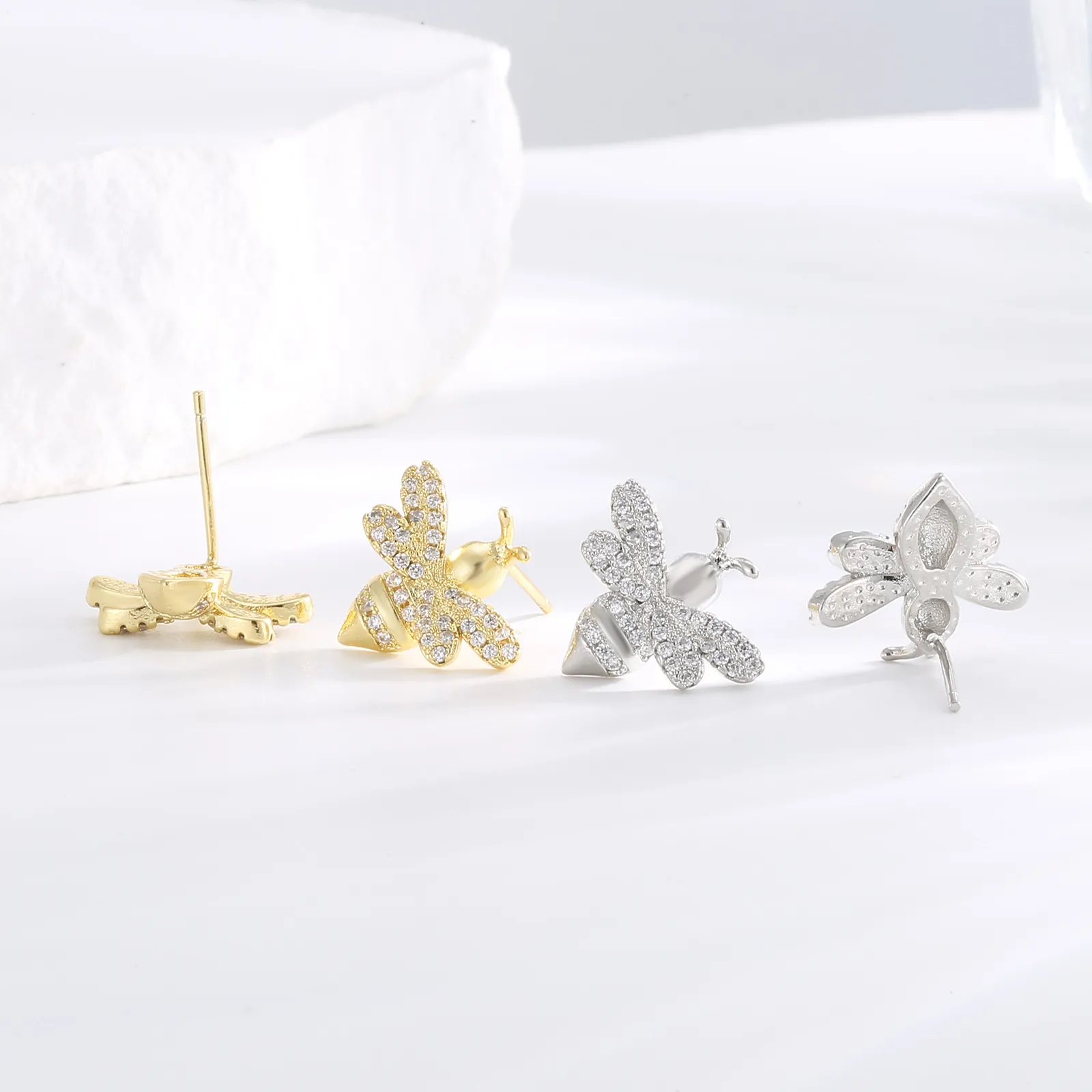Fashion Copper Micro Pave Rhinestone Bee Stud Earrings For Women Minimalist Creative Animal Shaped Gold Silver Earrings