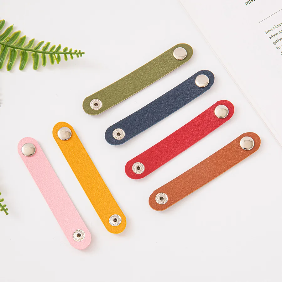 Organizzatore Cavi in Pelle Portatile Con Bottone a Pressione Fascetta per Gestione Cavi Dati Supporto Fili Portaoggetti Scrivania Fibbia Sciarpa