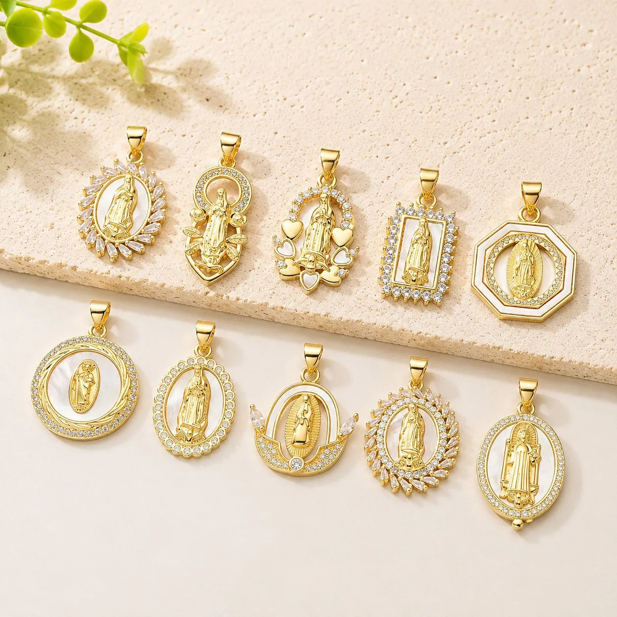 Vintage Gold Plated Copper Religious Virgin Mary Portrait Pendant Necklace With Rhinestone And Mother Of Pearl Shell Inlay Jewelry