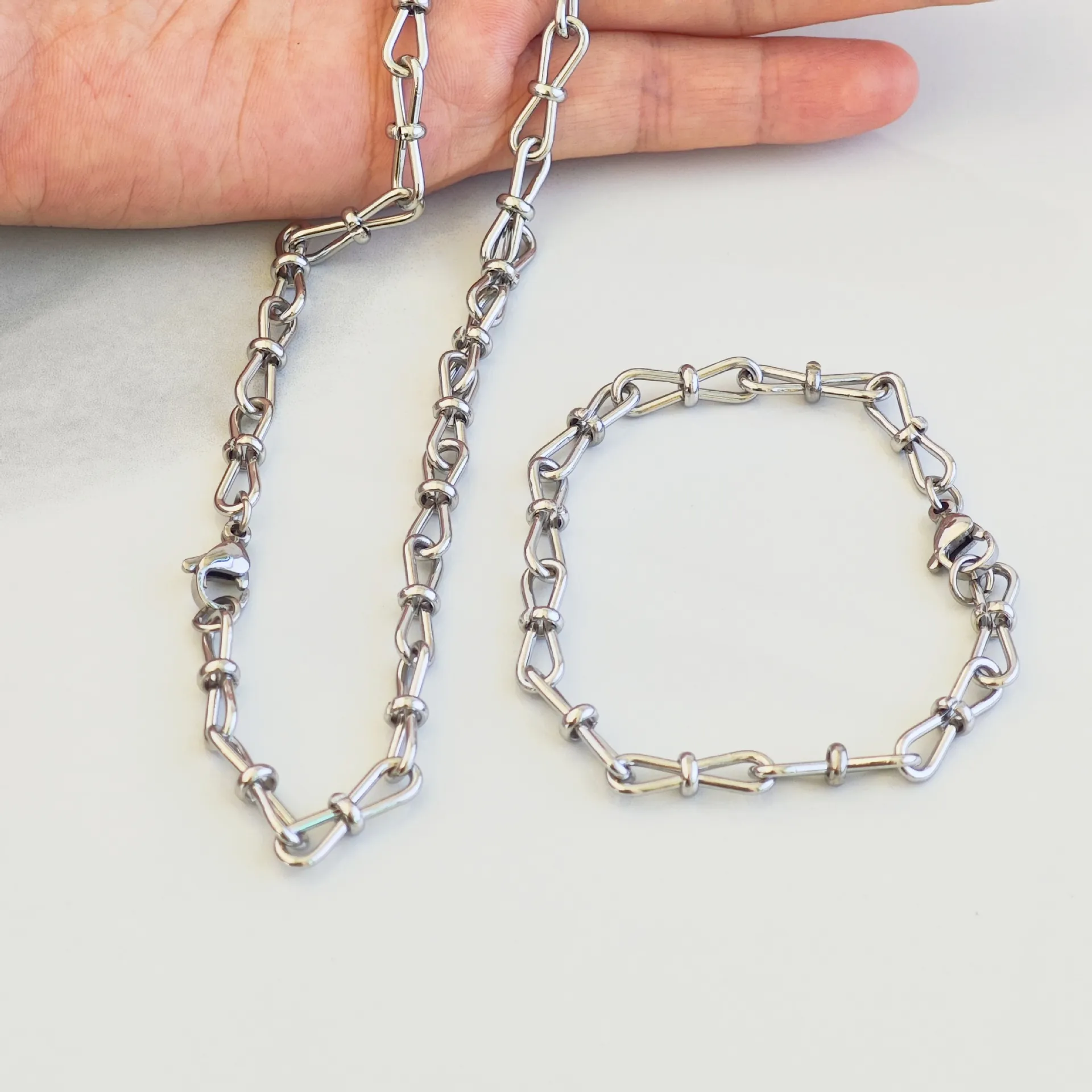 Stainless Steel 8-Shaped Link Chain Necklace For Women Simple Bow Knot Bracelet Fashion Jewelry Handcrafted Gift Accessory