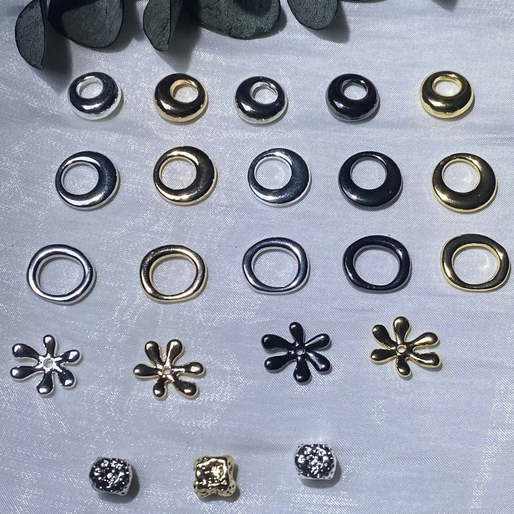 Accessoires de Bijoux DIY en Cuivre Électroplaqué Perles en Forme de Cercle et Fleur pour Fabrication de Colliers Bracelets