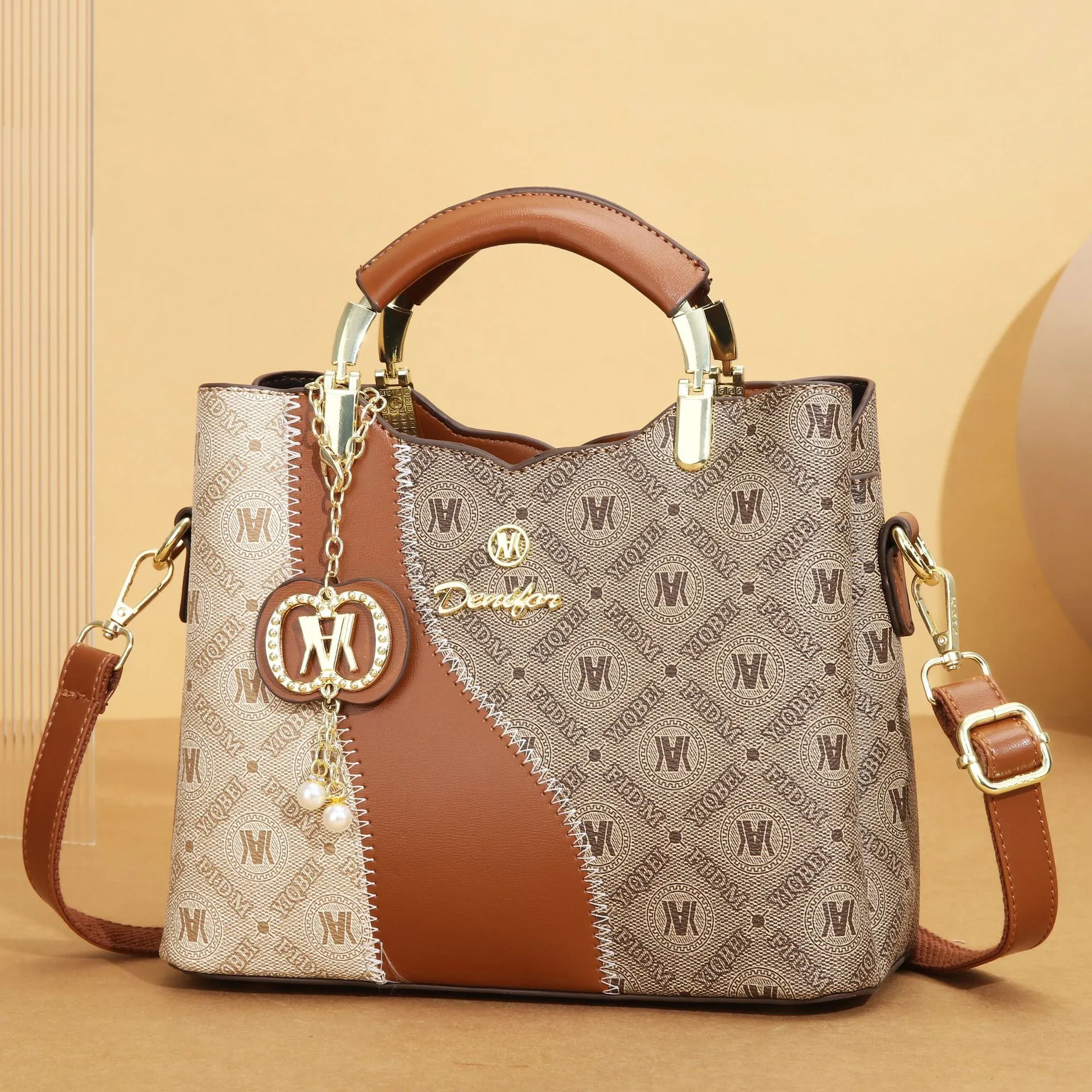 Women's Vintage Printed Tote Bag Large Capacity PU Leather Handbag With Metal Pendant Monogram Pattern Commuter Shoulder Bag Brown Gold