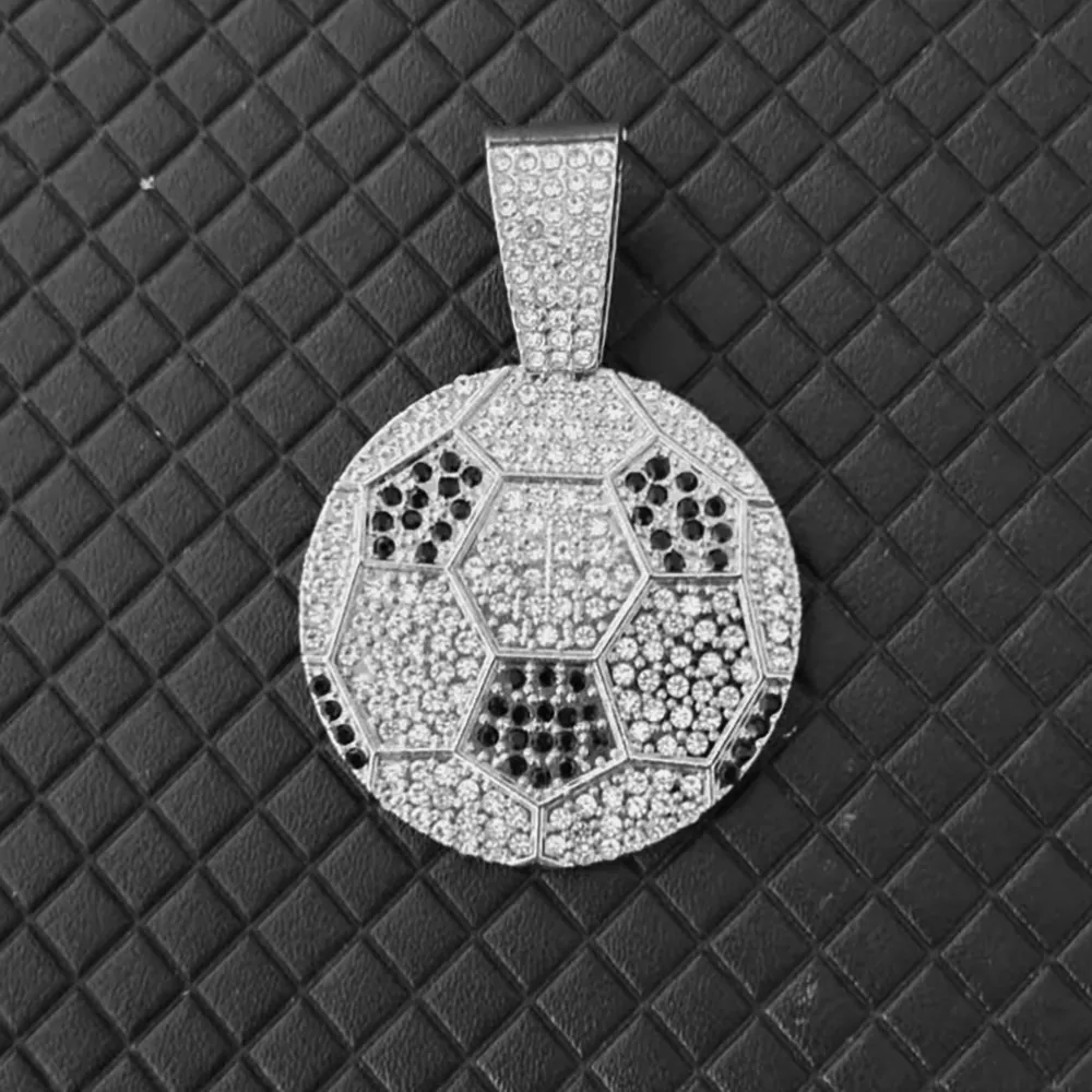 Hip Hop Fußball Form Anhänger Rund Iced Out Strass Fußball Anhänger Für Panzerkette Halskette Zinklegierung Sport Schmuck