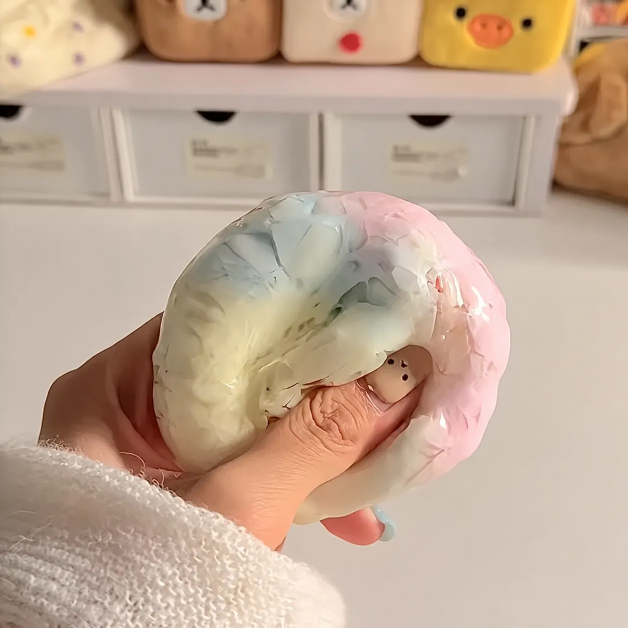 Handmade Crispy Squishy Ball Stress Relief Toy Macaron Color Simulation Food Sensory Squeeze Toy For Adults Kids Gift