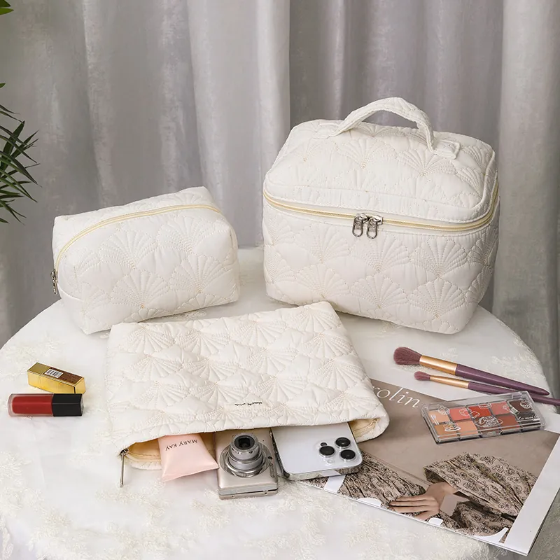 Large Capacity Scallop Quilted Cosmetic Bag For Women Portable Travel Toiletry Organizer Elegant Polyester Makeup Storage Pouch