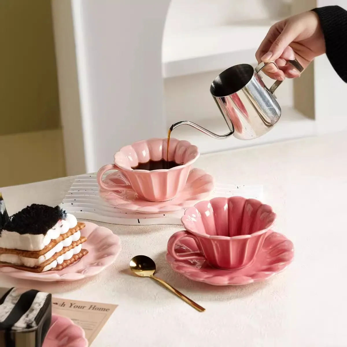 Moderner Keramik Kaffeetasse Und Untertasse In Blütenblattform Nordischer Stil Glasiert Für Zuhause Cafe Büro Pink Rosarot
