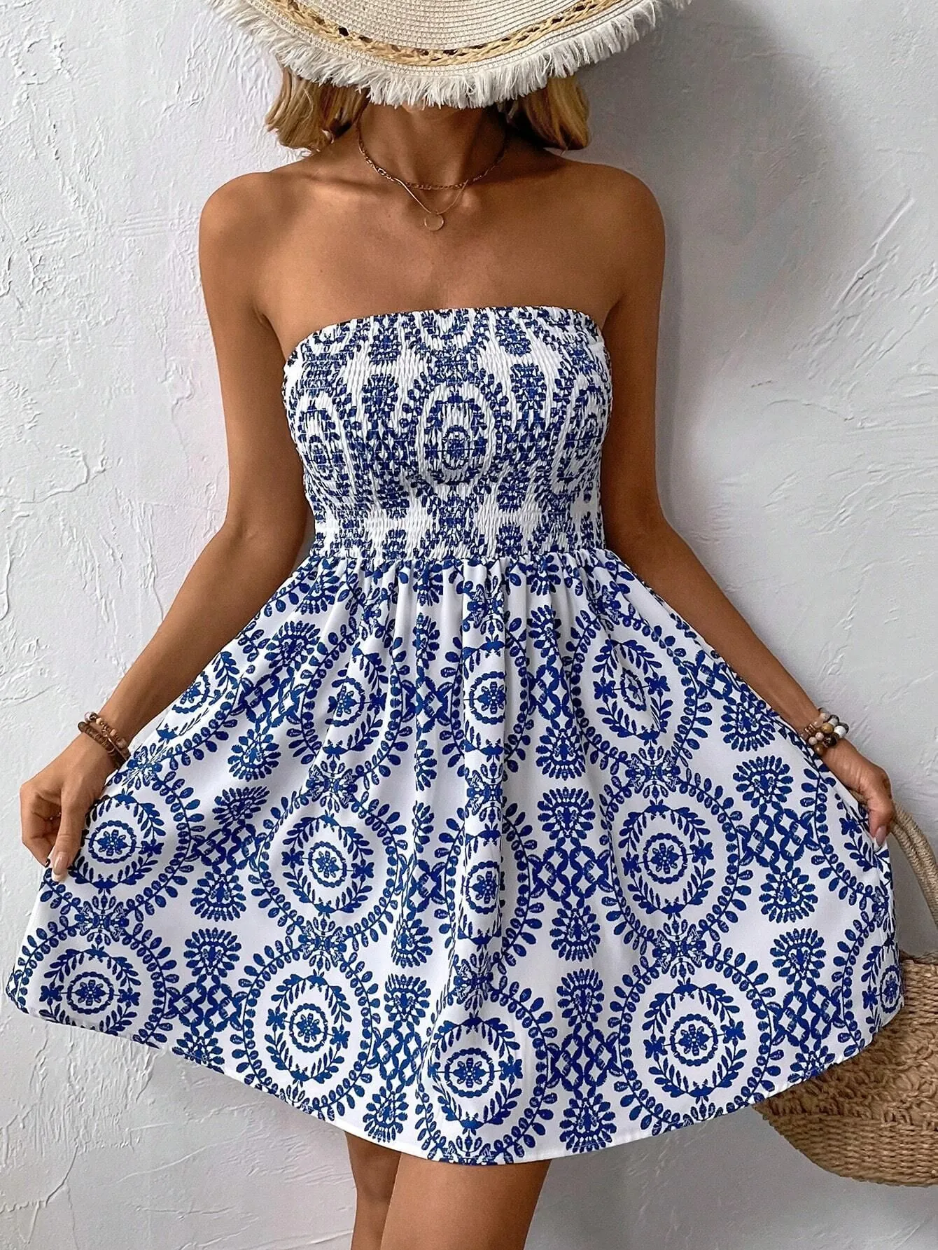 Women Elegant Blue Floral Print Strapless Mini Dress Smocked Bodice A-Line Vacation Summer Beach Dress Polyester Short Dress