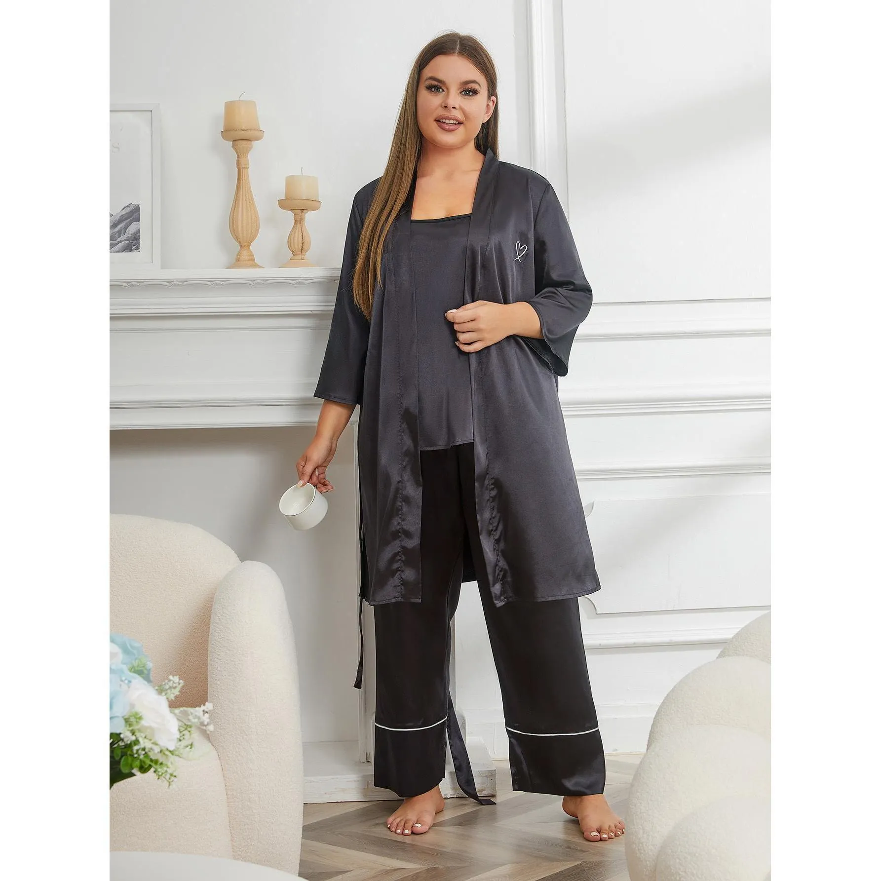 Set Pigiama a Tre Pezzi Taglie Forti Donna Vestaglia in Raso Top Pantaloni Lounge Wear Bordino a Contrasto Motivo a Cuore