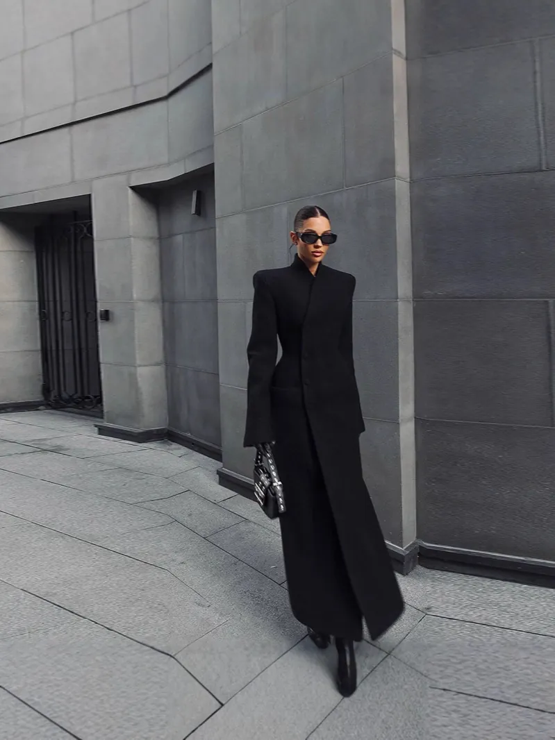 Women Elegant Wool Blend Long Overcoat Padded Shoulder Slim Waist Boss Lady Style Winter Warm Woolen Trench Coat