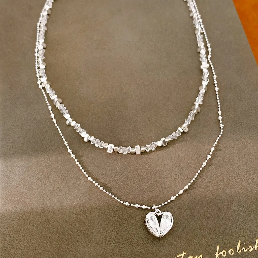 Collar Gargantilla de Doble Capa con Cuentas de Vidrio y Fragmentos de Plata para Mujer Colgante de Corazón de Circonia Cobre