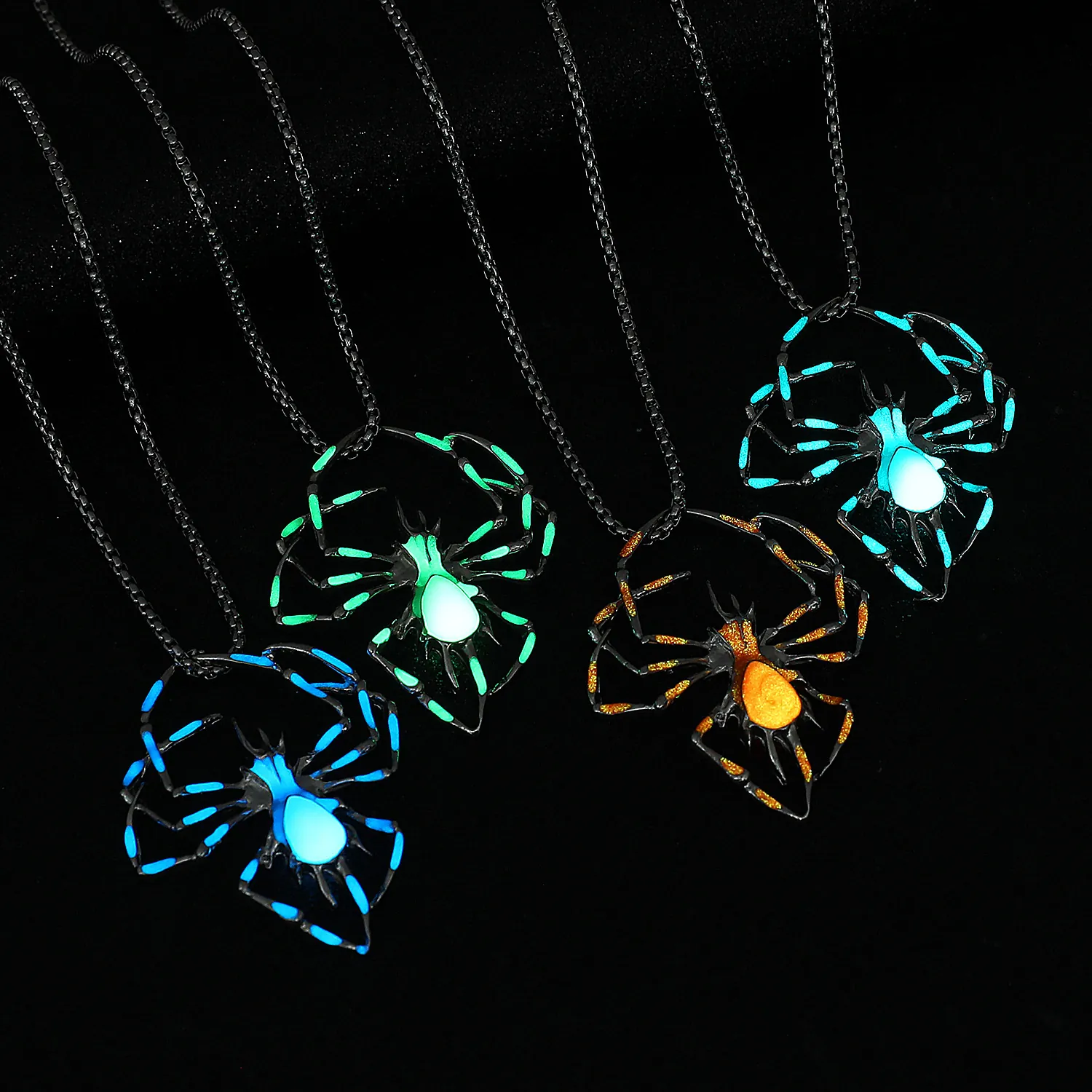 Collana con Pendente a Forma di Ragno Luminoso in Lega Gotica per Festa di Halloween Gioielli Ragno Dark Punk Hip Hop per Uomo Donna