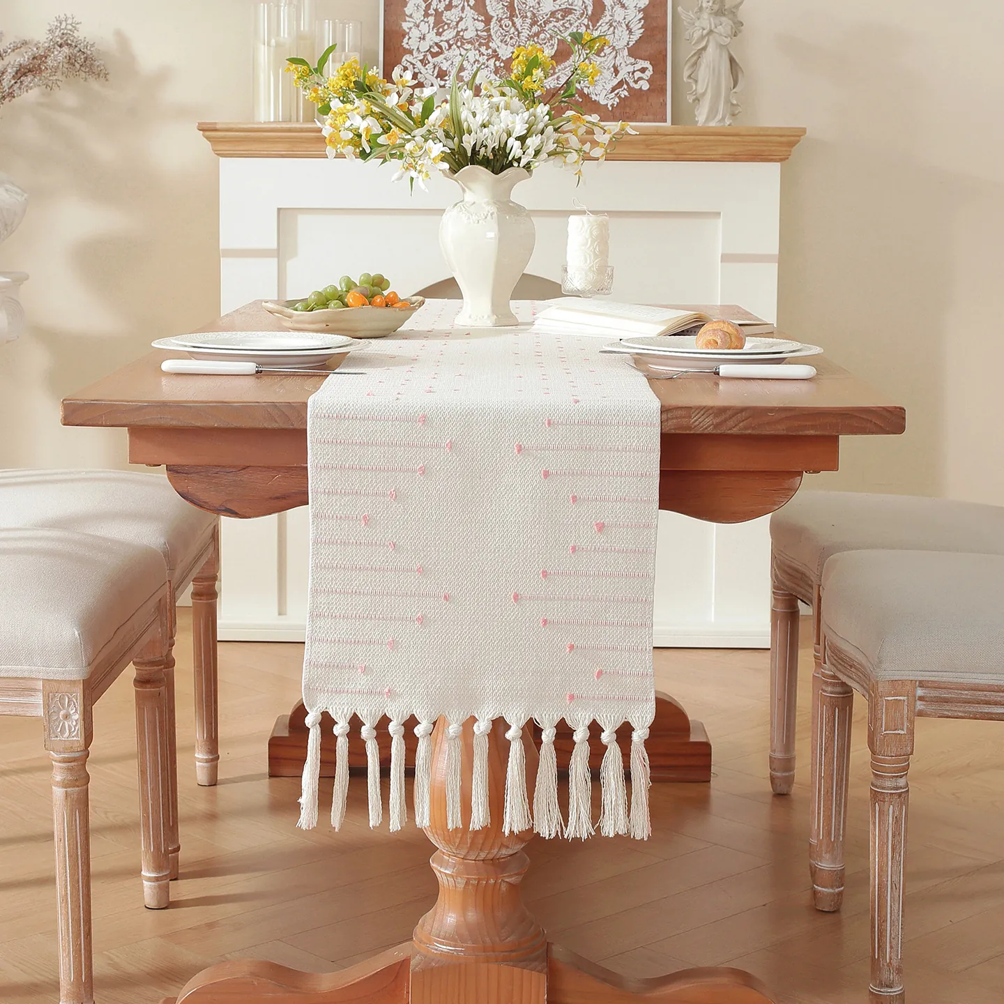 Chemin de Table en Polyester Minimaliste Américain Avec Glands Cœur Rose à Pois Noué à la Main Décoration de Table Haut de Gamme