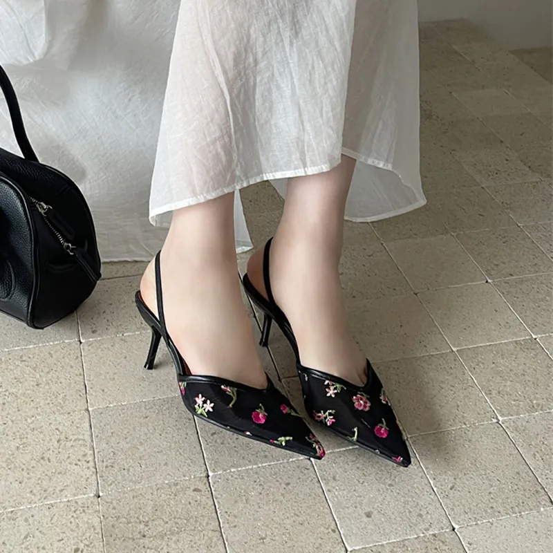 Sandalias de Malla Bordada Vintage Francés Punta Puntiaguda Tacones de Aguja Slingback Patrón Floral Satén Zapatos de Boda para Mujer