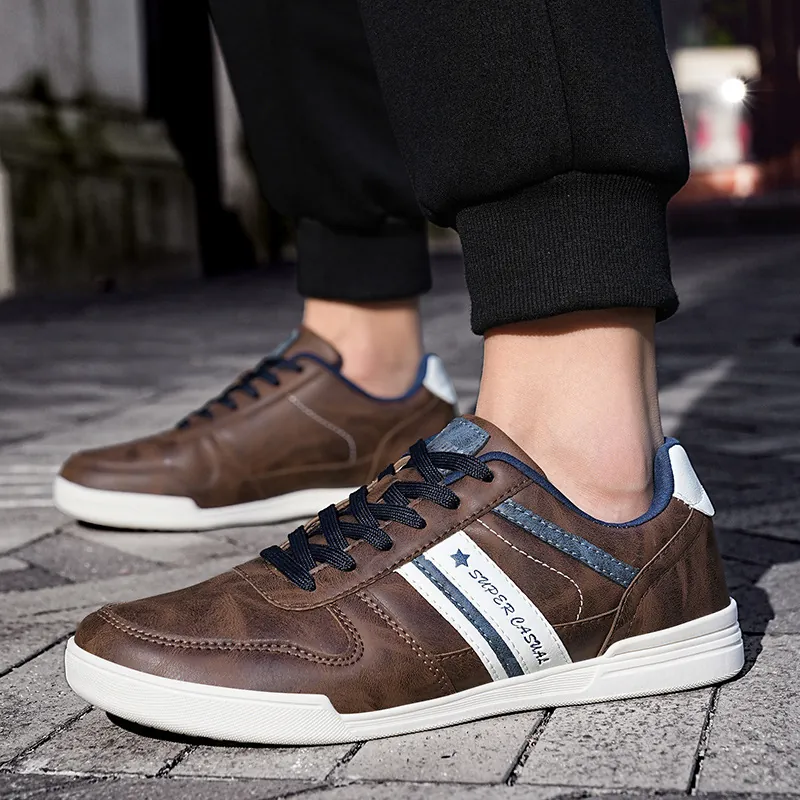 Scarpe da Skate Business Casual da Uomo in Pelle Sintetica Vintage Sneakers Basse Traspiranti Suola in Gomma Antiscivolo