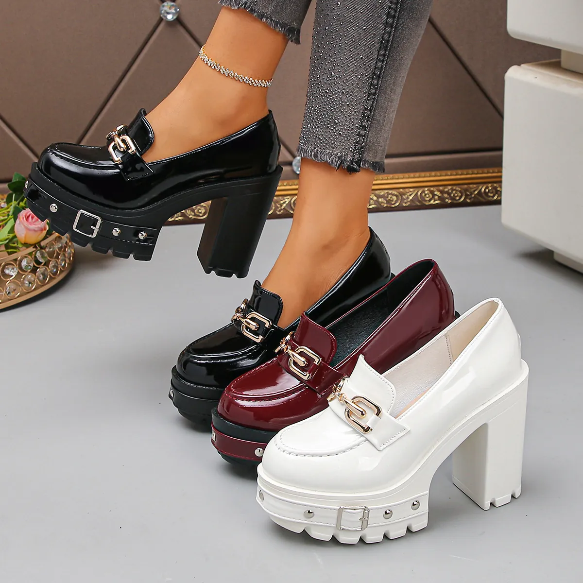 Damen Lackleder Blockabsatz Plateau Slipper Gothic Punk Nieten Metallkette Dunkler Stil Bankett Halbschuhe