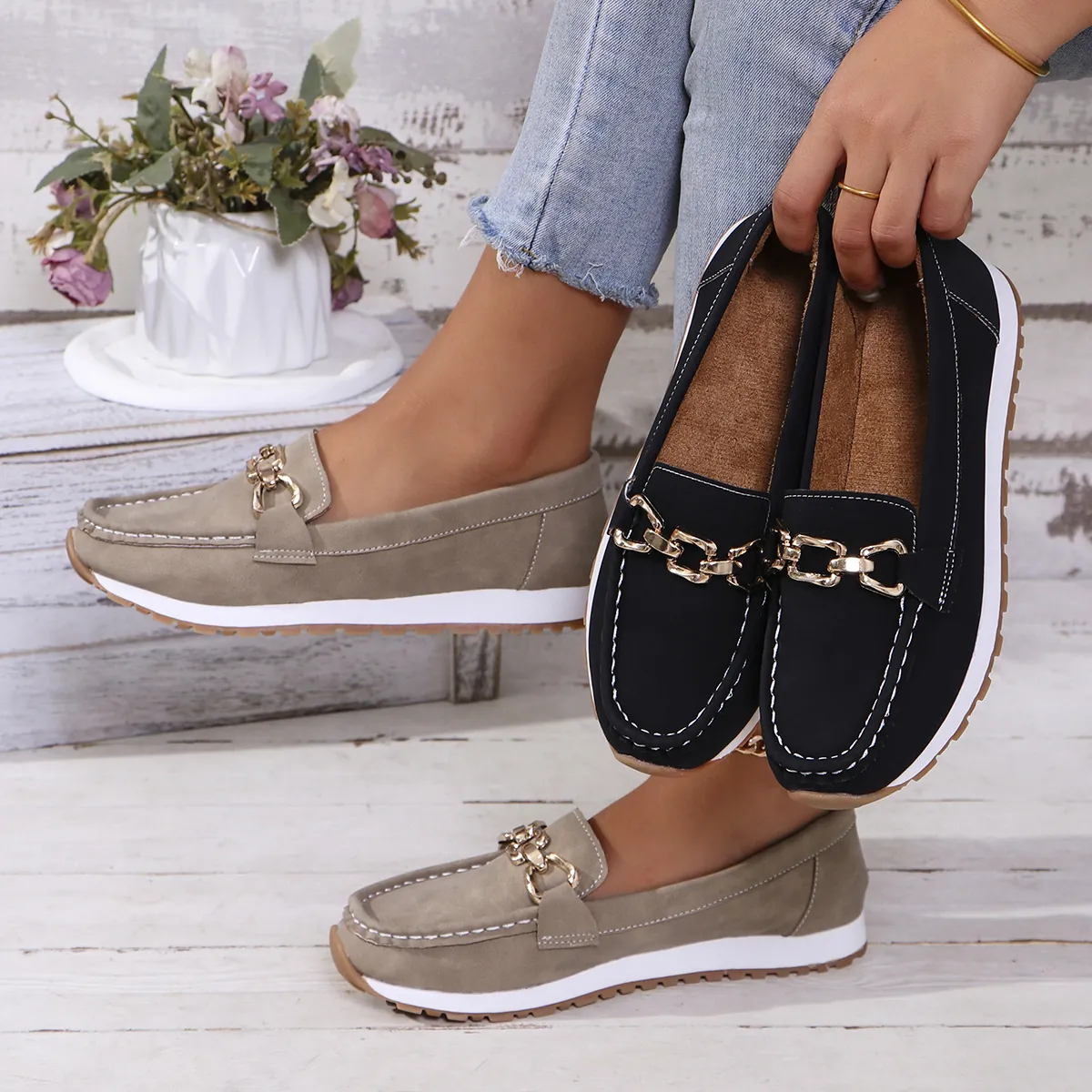 Damen Casual Loafer Vintage Metallkette Dekor Plateau Flache Schuhe Einfarbig PU Leder Slipper Für Damen Große Größen