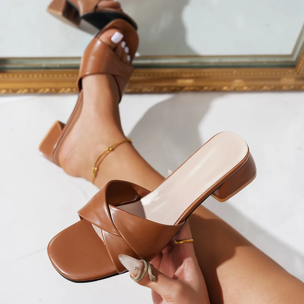 Mules de Mujer Vintage Punta Cuadrada Tacón de Bloque Moda Cuero Artificial Correa Cruzada Sandalias Slide Casual Verano Zapatillas
