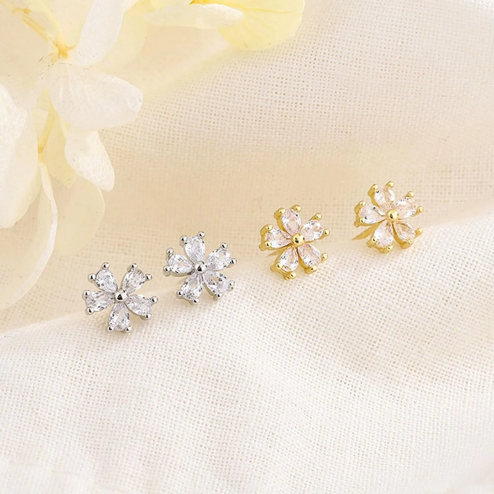 Pendientes de Botón de Circonia de Flor de Cerezo para Mujer Cobre Flor Elegante Estilo de Nicho Oro Plata Galvanizado Joyería