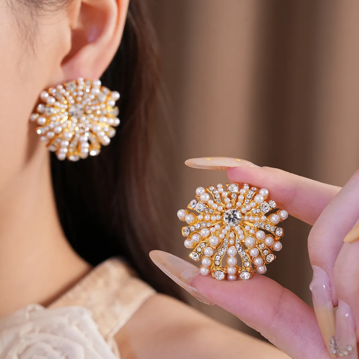 Elegante Legierung Blume Runde Ohrstecker Mit Silber Ohrringpfosten Strass Künstliche Perle Leicht Luxus Schmuck Für Damen