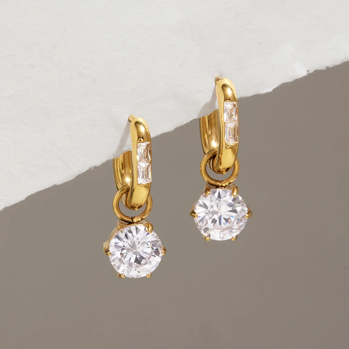 Boucles d'Oreilles Créoles en Acier Inoxydable Zirconia en Forme de U Plaqué Or Pendentif Rond Cristal pour Femmes Luxe