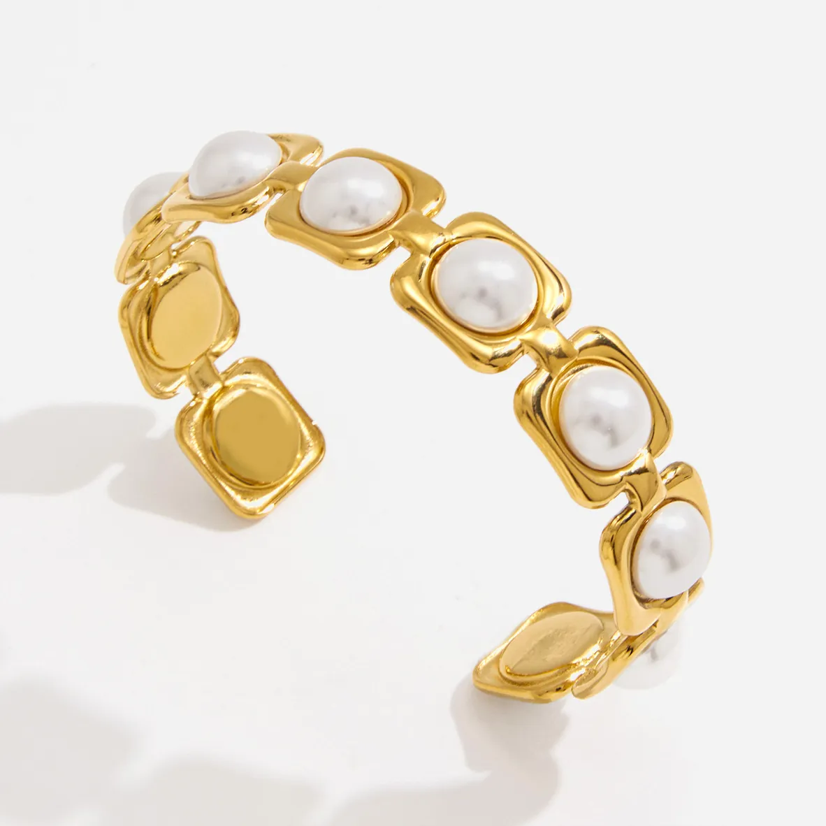 Vintage Roestvrijstalen Open Manchetarmband Voor Dames Luxe Vergulde Kunstparel Armband Modieuze Vierkante Schakel Sieraden