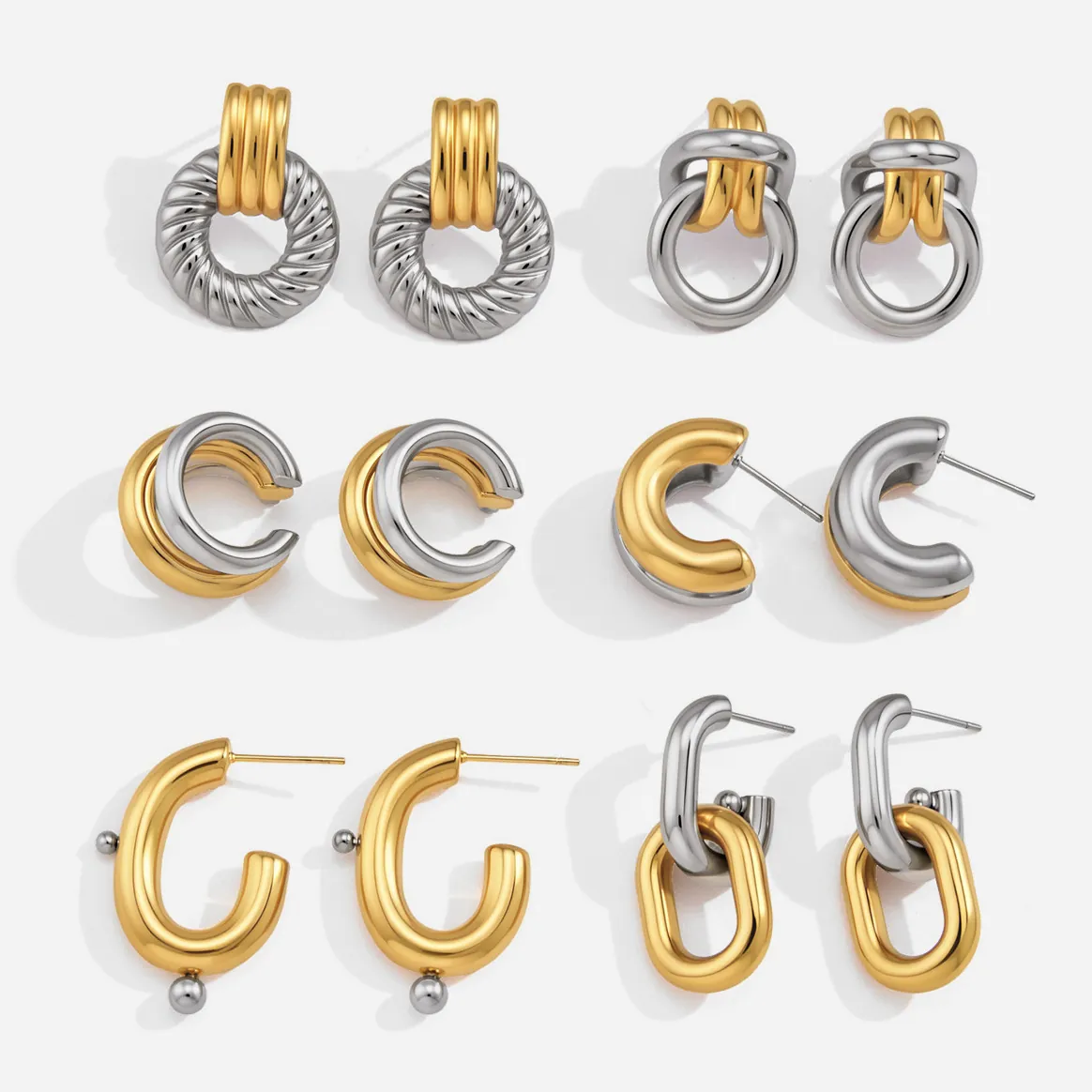 Boucles d'Oreilles Créoles Bicolores en Acier Inoxydable Forme de C pour Femmes Géométriques Minimalistes Plaquées Or Argent Bijoux de Mode Hypoallergéniques