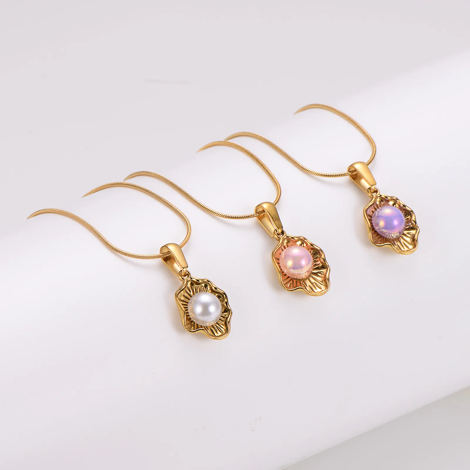 Élégant Collier en Acier Inoxydable Plaqué Or 18K Avec Pendentif Vague Irrégulière et Perle Artificielle Chaîne Serpent Bijoux pour Femmes