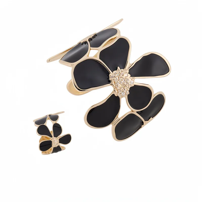 Europese Geplooide Bloem Oliedruppel Open Ring En Armband Set Goud Verguld Emaille Floraal Sieraden Tweedelig Voor Vrouwen Niche Ontwerp