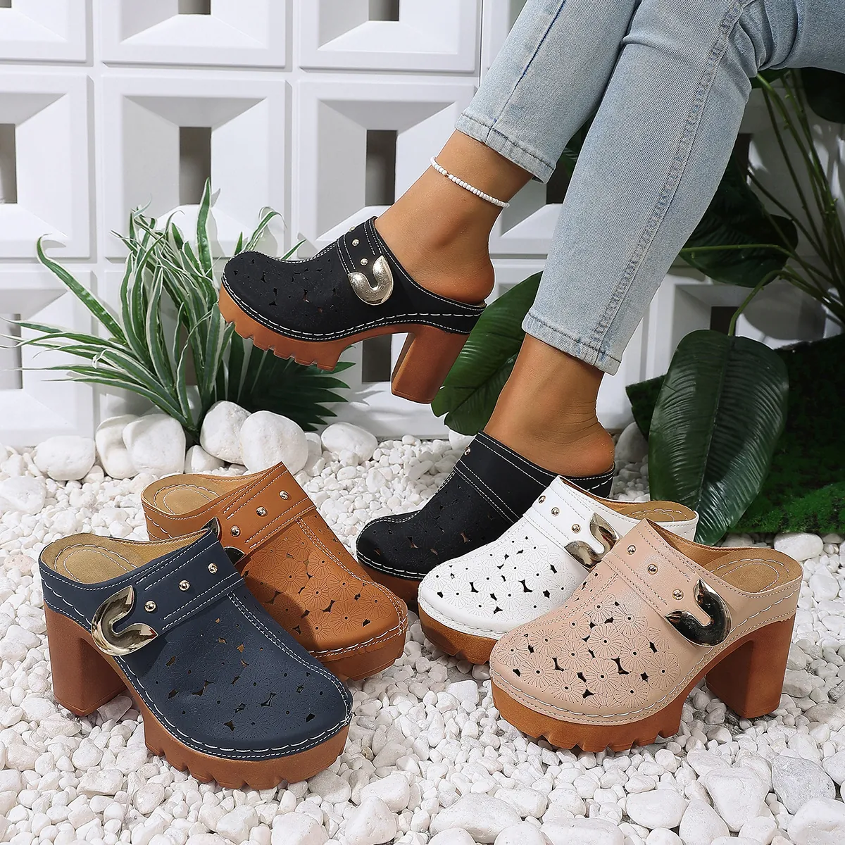 Sandales à Talon Épais Rétro pour Femmes Bout Ouvert Ajouré Mules à Plateforme avec Boucle Métallique Chaussures de Fête