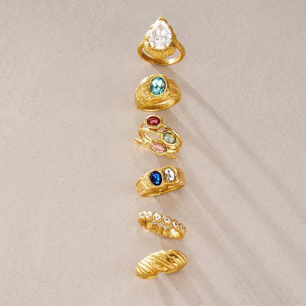 Anelli Martellati in Acciaio Inossidabile Oro Vintage per Donna Lussuoso Anello con Strass Blu e Bianchi Gioielli di Moda